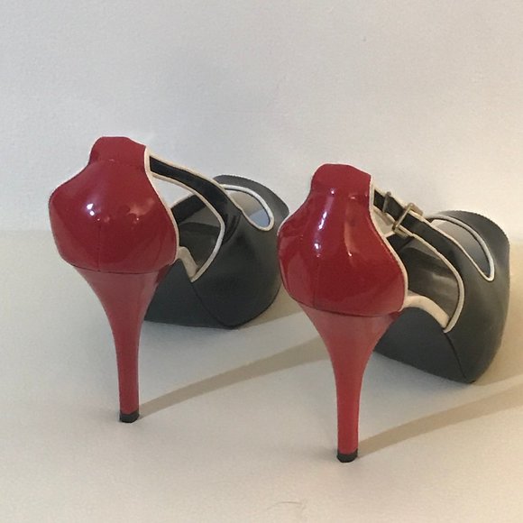 Guess Heels - Picture 3 of 3